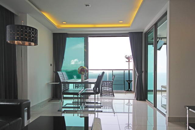 Wongamat Tower Condo for Sale, Absolute Beachfront
