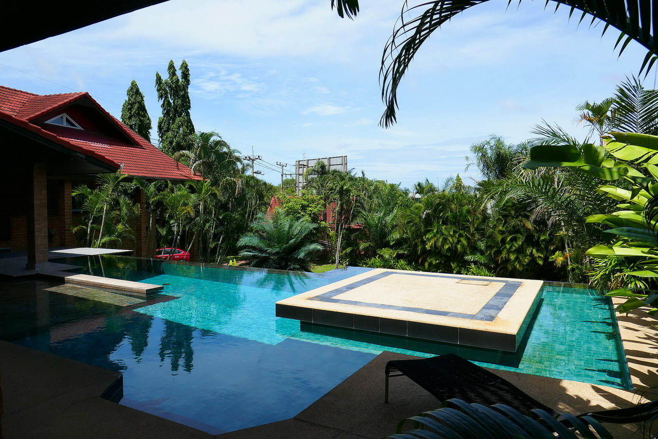 Ost Pattaya Einzigartige  Pool Villa zum Verkauf