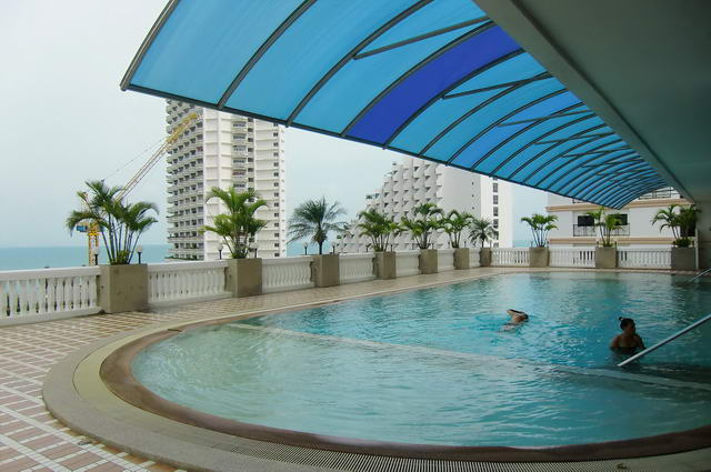 Wong Amat Garden Beach, Studio zu verkaufen, 48 qm, Kochnische, Bad, Balkon, seitlicher Meerblick, Gemeinschaftspool, Fitnessraum