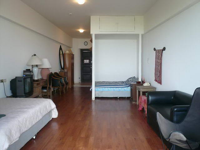 Ban Amphur Beach, Sunshine Beach Eigentumswohnung zum Verkauf, Absoluter Strand, Studio Suite zum Verkauf, 56 qm, Kuchenzeile, Badezimmer, komplett eingerichtet, grosser Balkon mit Panoramablick auf das Meer, Zugang zum Strand, fur auslandische Eigentumer