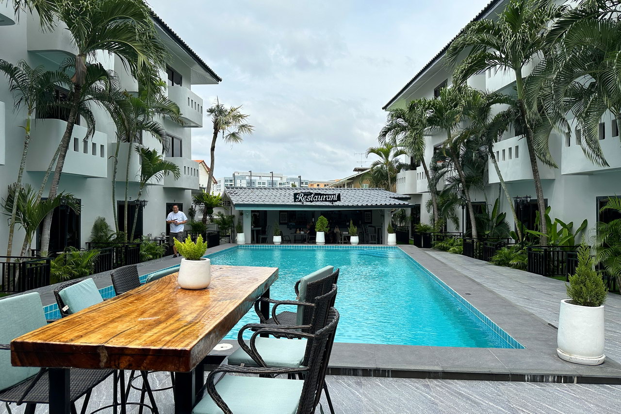South Pattaya Resort Sale Service Apartments Swimming Pool 85 M. THB