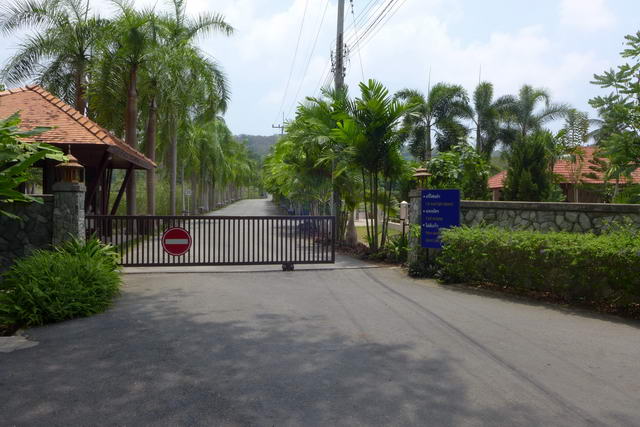 Ocean Views Estate, Prime Residential House Building Land Plots for Sale, 438 Tw2 = 1,752 sqm to 783 Tw2 = 3,132 sqm, Tropical natural green landscaped setting, gated, utilities already in place, 24HS, estate management: Price from 5 M Baht per Rai