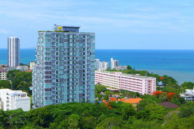 New 1 Tower Phratamnak Condo zum Verkauf, 74 qm bis 98 qm, 2 Schlafzimmer, 2 Bader, voll mobliert, Balkon, 80 m vom Strand Dong Tarn, Comm Schwimmbad, Fitnessraum, Preise ab: 10.421 M Baht