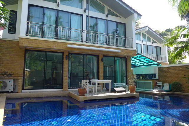 Resort 4 Ferienvillas zum Verkauf, Boutique-Villas mit Pool, in der Nahe von Wong Amat Beach, 4 Villen mit separatem Pool, 8 Betten, 8 Bader, private Swimmingpools x 4