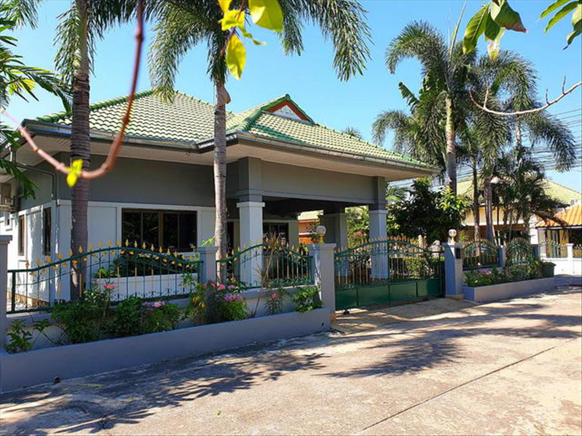 East Pattaya Ponthip Garden Ville Bungalow zu verkaufen 4.8 M. THB