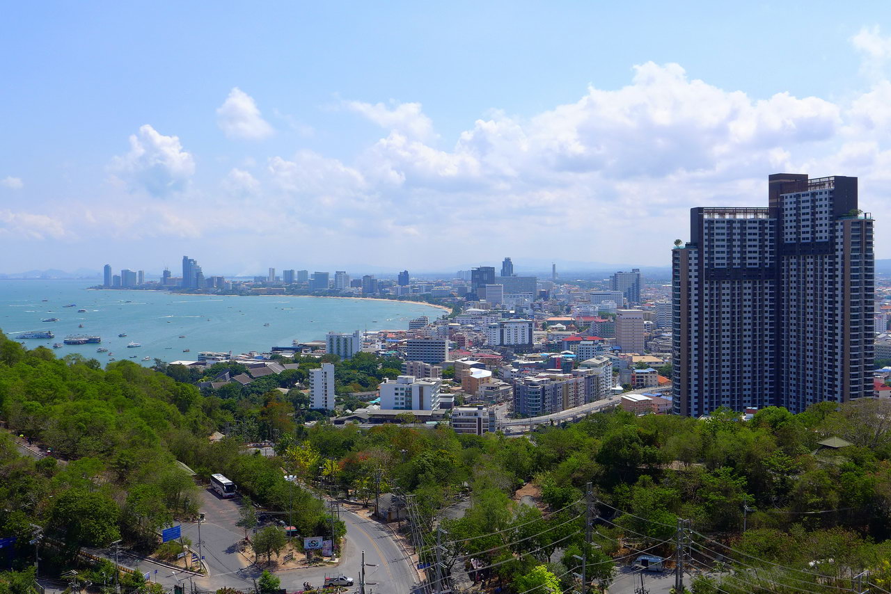 Unixx Condo, Private Wiederverkaufe, Eckwohnungen, 62 qm, 2 Bett, 2 Bad, Wohnzimmer, Euro Kuche, eingebaut, bereit zu bewegen, Balkon, auslandischer Besitz, nur ein paar Minuten entfernt von der Innenstadt und Central Pattaya, * Preise ab: 5.565 M Baht