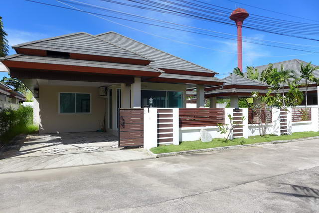 Baan Piam Mongkhon, Freistehende Moderne Pool Villa zum Verkauf, * Neubau - Erstezug, Grundstuck 400 qm, Wohnflache 140 qm, 3 Schlafzimmer, 2 Bader, Tropischer Garten, Privater Swimmingpool, Carport, 24 Std. Sicherheitsdienst