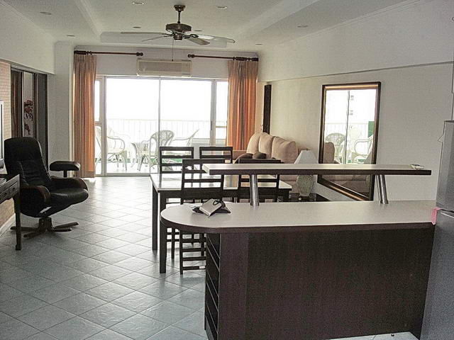 Wong Amat Garden Beach, Eigentumswohnung zum Verkauf, 96 qm, 1 Schlafzimmer, Wohnzimmer, 1 Bad, Europaische Kuche, voll mobliert, Balkon, Teilweise Meerblick, Auslandischer Besitz
