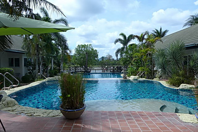 Phoenix Golf Course Lakeside  Resort Villa zum Verkauf 38 M. THB