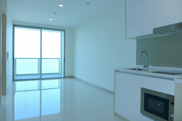 Riviera Wong Amat Condo, Privater Wiederverkauf, Sudturm Frontwohnung, 45 qm and 50 qm, 1 Schlafzimmer, 1 Badezimmer, europaische Kuche, Einbauschranke, Balkon, Panoramablick auf das Meer, Auslandischer Besitz, Preise ab: 6.720 M Baht