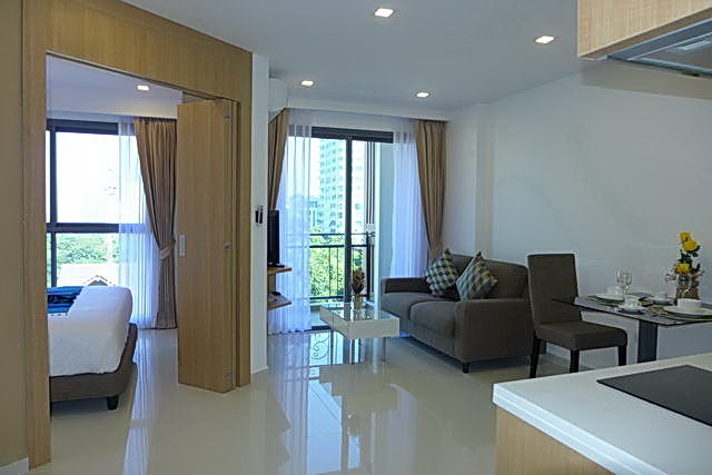 New City Garden Phratamnak Eigentumswohnung zu verkaufen, 33 qm, 1 Schlafzimmer, 1 Badezimmer, Europaische Kuche, voll mobliert, Balkon, eingeschrankter Meerblick, auslandischer Besitz