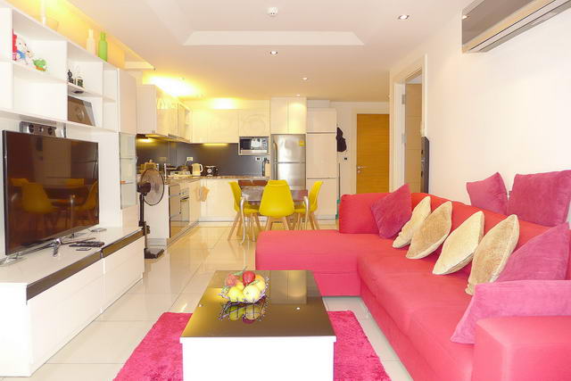 Sunset Boulevard Residence Eigentumswohnung zu verkaufen, 70 qm, 1 Schlafzimmer, 1 Bad, europaische Kuche, voll mobliert, Balkon, teilweise Meerblick