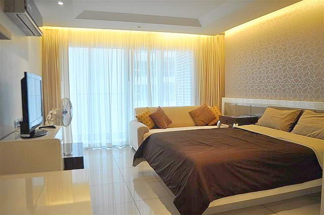 Sunset Boulevard Residence Eigentumswohnung, Studio-Suite zum Verkauf, 36 qm, europaische Kuche, Badezimmer, voll mobliert, Balkon (eingeschrankter Meerblick), auslandischer Besitz