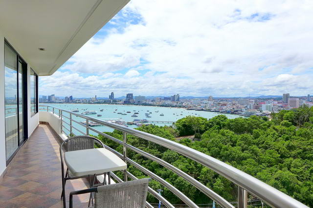 Royal Cliff Absolute Strandlage, Luxus-Eigentumswohnung zu verkaufen, 192 qm, 2 Schlafzimmer, 3 Bader, europaische Kuche, voll mobliert, Rundum Balkon Aussicht auf Panorama Pattaya Bay, Stadt und Koh Larn Ansichten, auslandischer Besitz