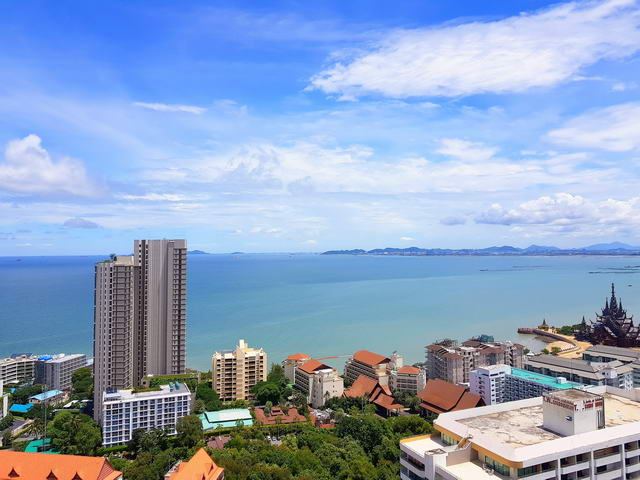 Riviera Wong Amat Condo, privater Verkauf, Obergeschoss, 35 qm, 1 Schlafzimmer, 1 Badezimmer, europaische Kuche, voll mobliert, Balkon, Meerblick, auslandischer Besitz