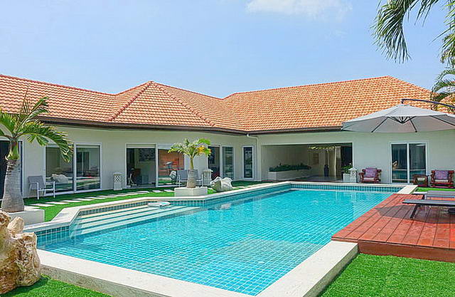 View Talay Villas, 500 m zum Jomtien Beach, Freistehende moderne thailandische Bali-Pool-Villa zum Kauf, Grundstucksgrosse 932 qm, Wohnflache 500 qm, 5 Schlafzimmer, 4+1 Bader, voll ausgestattete Kuche, Garten, privater Pool, Garage, 24 Std. Sicherheitd.