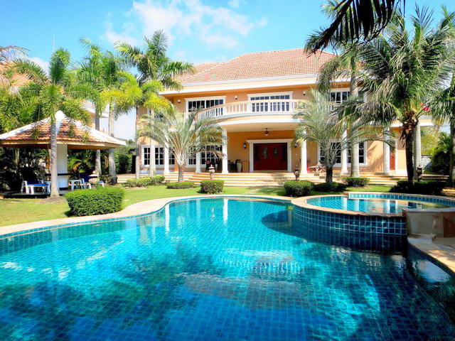 Ost Pattaya freistehendes Haus mit Swimmingpool zum Verkauf 21.5 M. THB
