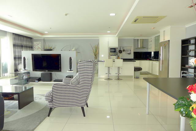 View Talay 3 Condo mit direktem Strandzugang zum Verkauf, Moderner Designer-Stil, Hochwertige Qualitat, 198 qm, 2 Schlafzimmer, 2 Bader, europaische Kuche, voll mobliert, 3 Balkone, Meerblick, auslandischer Besitz