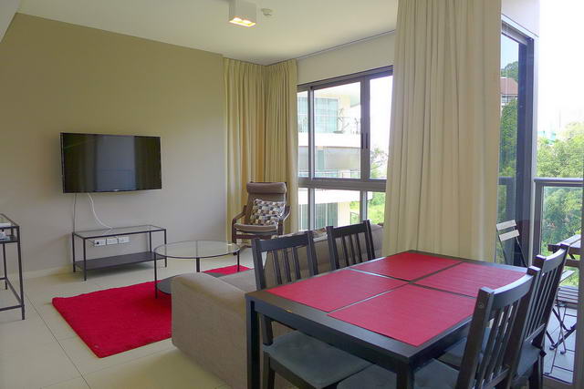 Unixx Condo zu verkaufen, Eckeinheit, 62 qm, 2 Schlafzimmer, 2 Bader, europaische Kuche, voll mobliert, Balkon, auslandischer Besitz