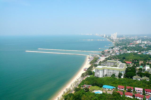 Baan Somprasong Eigentumswohnung zum Verkauf, Absolute Strandlage, 210 qm, 3 Schlafzimmer, 2 Bader, europaische Kuche, voll mobliert, Balkon, Meerblick, auslandischer Besitz