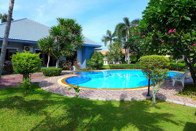 Ost Pattaya SP Privacy Village Pool Villa zum Verkauf 11.9 M. THB