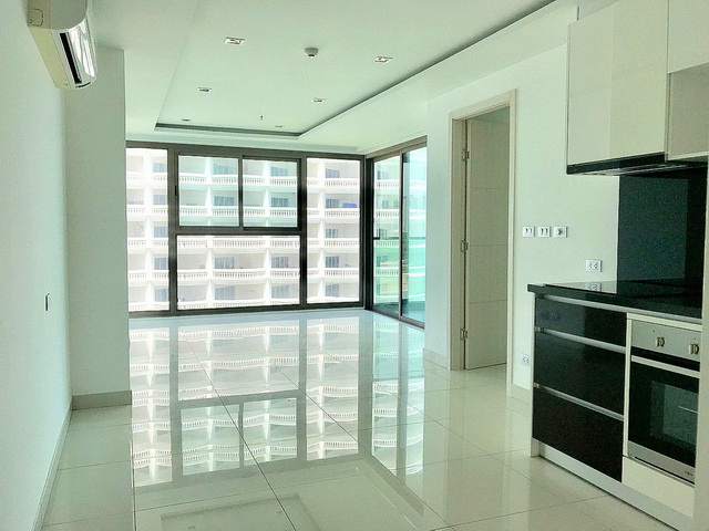 Wong Amat Tower Eigentumswohnung, Absolute Strandlage zum Verkauf, neu, Neubau Erstbezug, Sudseite, 65 qm, 1 Schlafzimmer, 2 Bader, europaische Kuche, Einbauten, Balkon, Meerblick, auslandischer Besitz