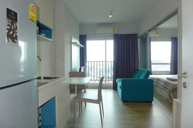 Centric Sea Condo zu verkaufen, hohe Etage, 32 qm, 1 Schlafzimmer, 1 Bad, europaische Kuche, voll mobliert, Balkon, Stadtblick