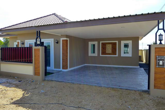Neues Einfamilienhaus zum Verkauf, Hochwertige Konstruktion, Grundstucksgrosse 196/216 qm, Wohnflache 92/130 qm,3 Bett, 2/3 Bad, Euro Kuche, Einbauten, Garten, Carport, In der Nahe des Hyw 36 und des Regents Int School Area: Preise ab 2.9 Mio. Baht