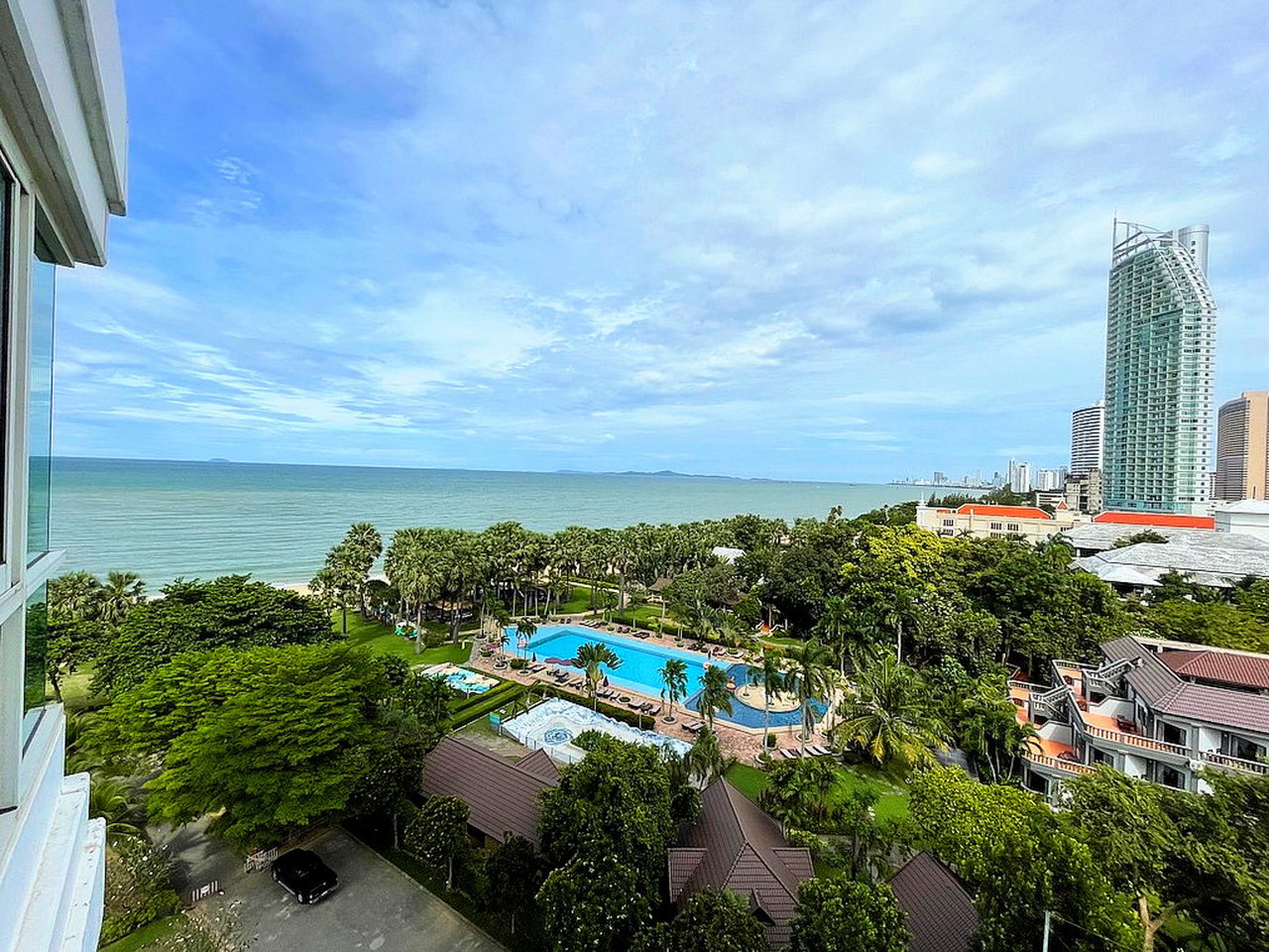 Ocean Portofino Condo zum Verkauf, Absolute Strandlage, 78 qm, 1 Schlafzimmer, 1 Bad, europaische Kuche, voll mobliert, Balkon, Meerblick, auslandischer Besitz