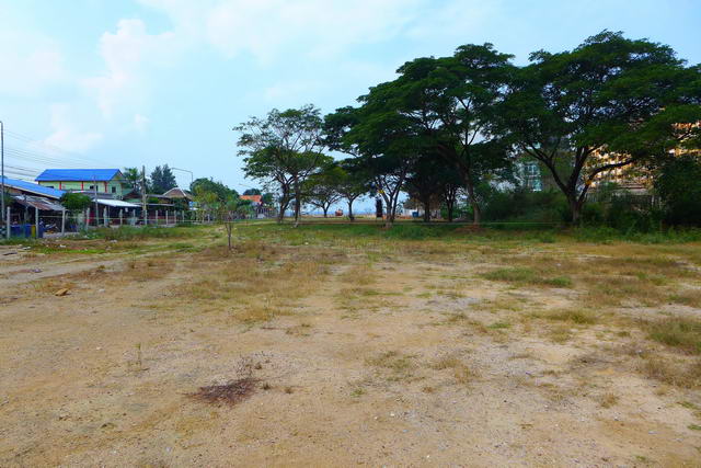 Na Jomtien, erstklassiges Baugrundstück 100 Meter vom Strand 62 M. THB