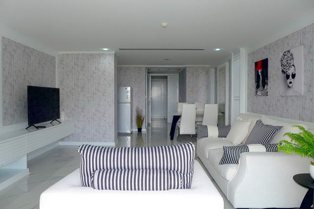 Prime Suites Condo zum Verkauf, neu renoviert und mobliert, hochwertige Qualitat, Eckeinheit, 108 m2, 1 Schlafzimmer, 2 Badezimmer, europaische Kuche, voll mobliert, Balkone x 2, Blick auf die Stadt, in auslandischem Besitz