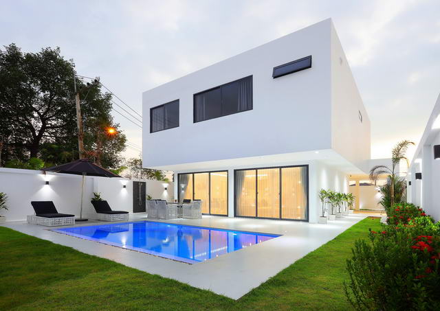 Neue D-Sign-Hauser, moderne Poolvillen zum Verkauf, Grundstucksgrosse 246 bis 278 qm, Wohnflache 201 qm, 3 Schlafzimmer, 4 Bader, Garten, privates Schwimmbad, Carport * Preise ab 6,57 M Baht