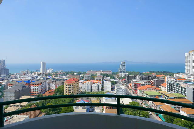 Pattaya Hill Star Beach Condo zum Verkauf 3.8 M. THB