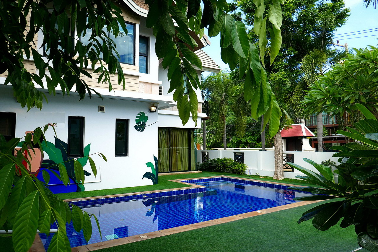 Nord Pattaya Baan Natcha Pool Villa zum Verkauf 16.9 M. THB