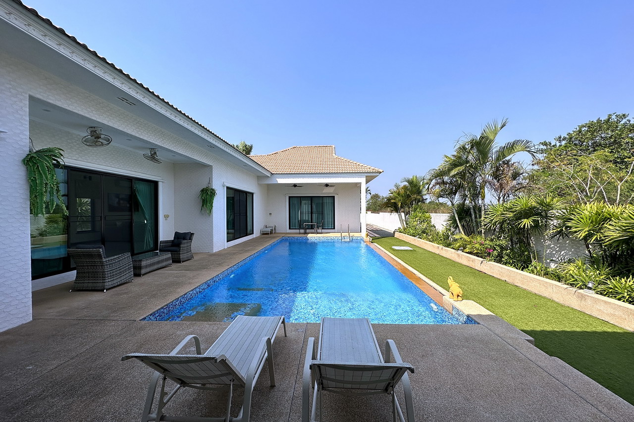 Ost Pattaya Santa Maria Exclusive Luxus Pool Villa zum Verkauf 25 M. THB
