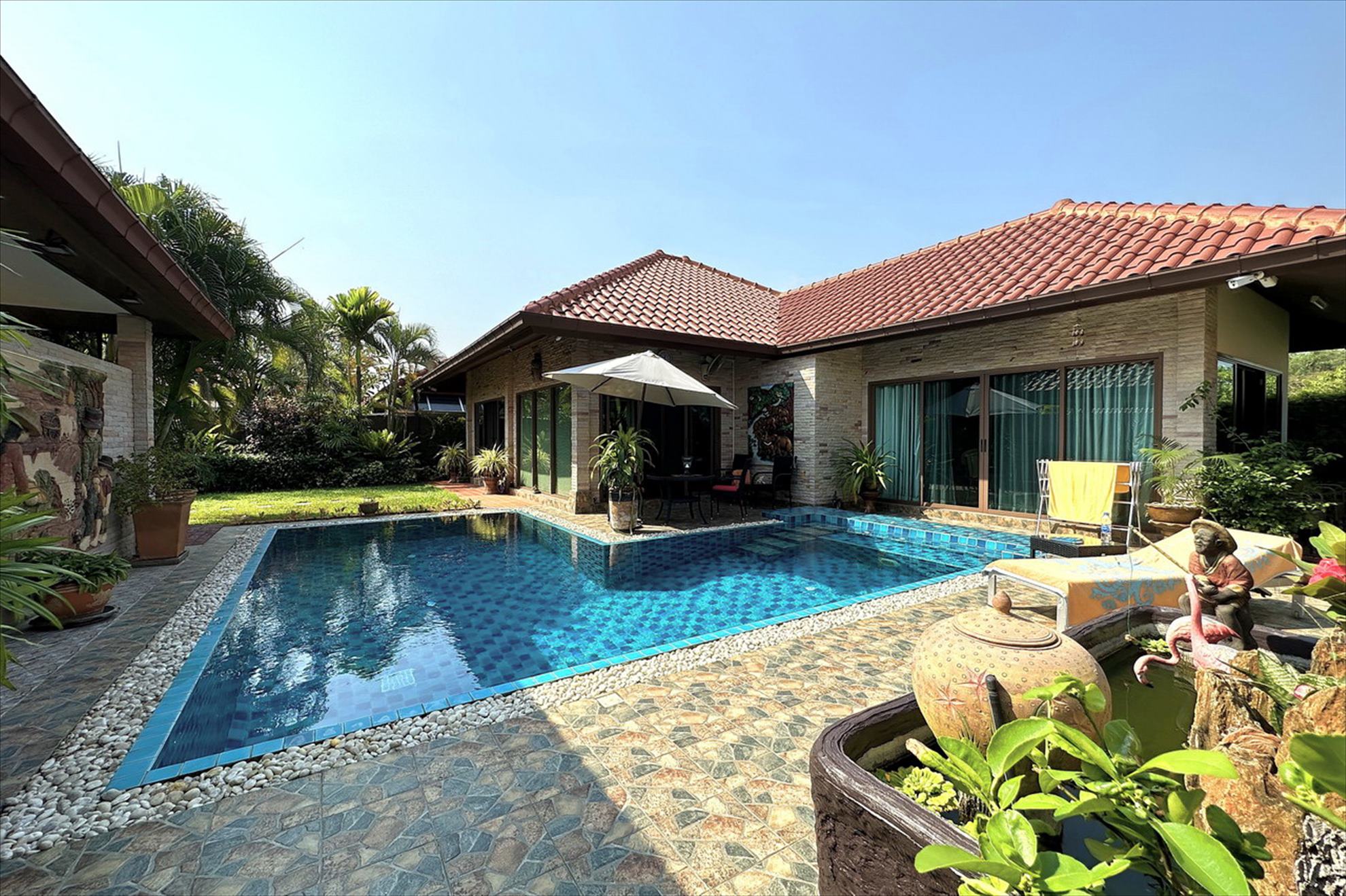 Huay Yai Baan Balina Thai Bali Pool Villa zum Verkauf 8.7 M. THB