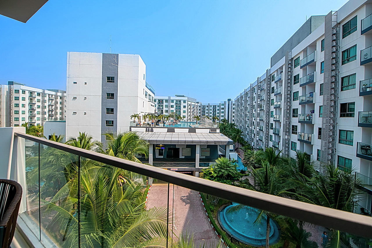 South Pattaya Arcadia Beach Resort Condo for Sale