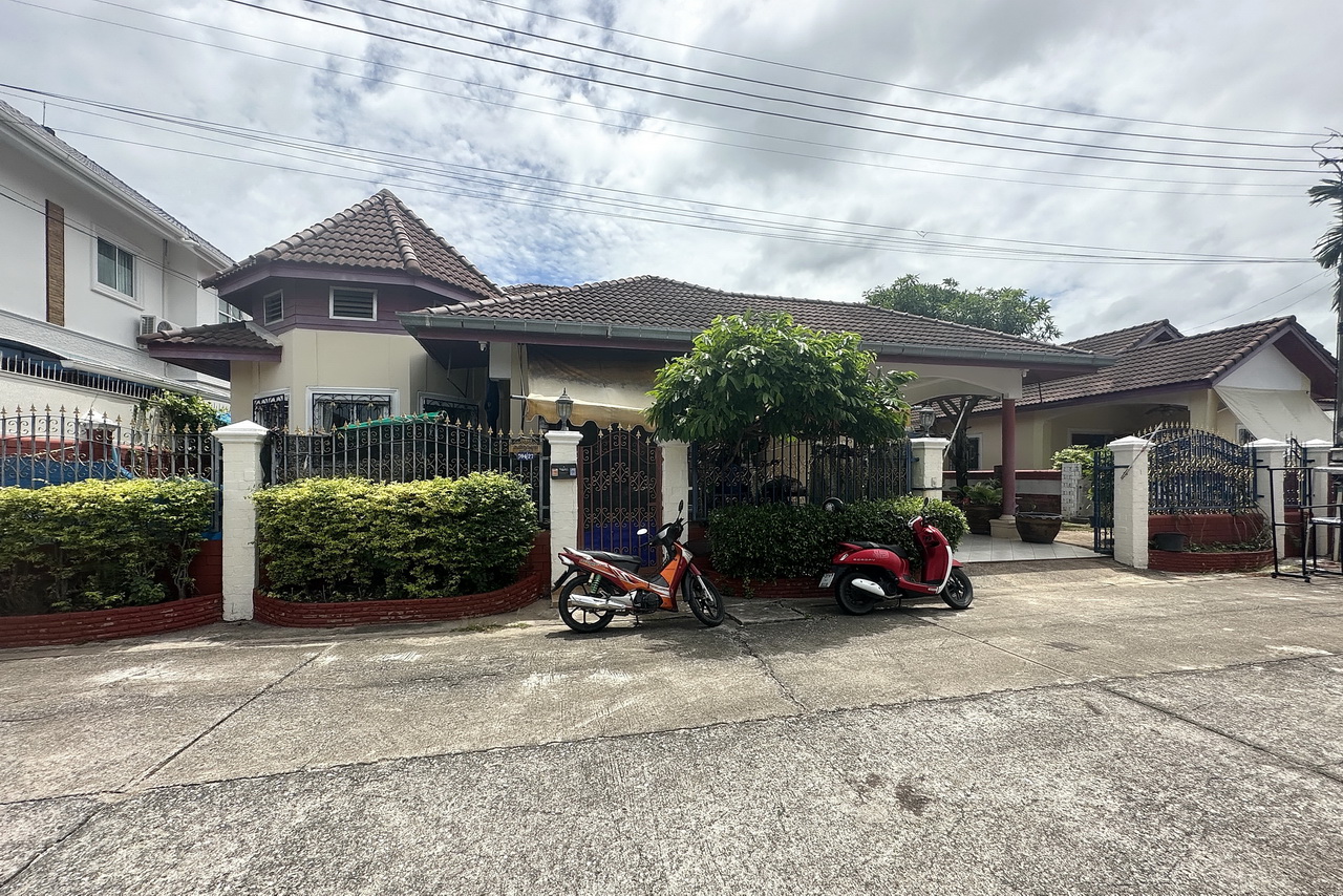 Naklua Freistehende Villa nähe Naklua Road mit nettem Garten 4.5 M. THB