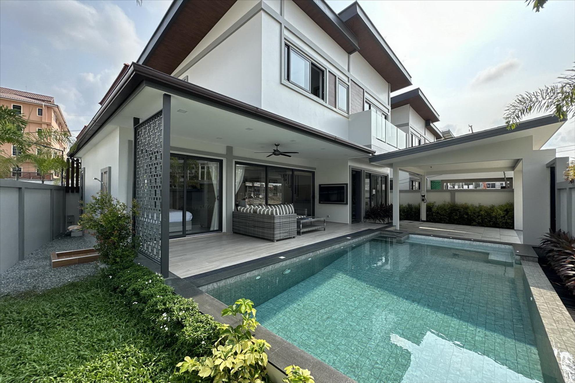 Neue Zensiri Midtown Poolvillen in Süd-Pattaya zu verkaufen 17.45 M. THB
