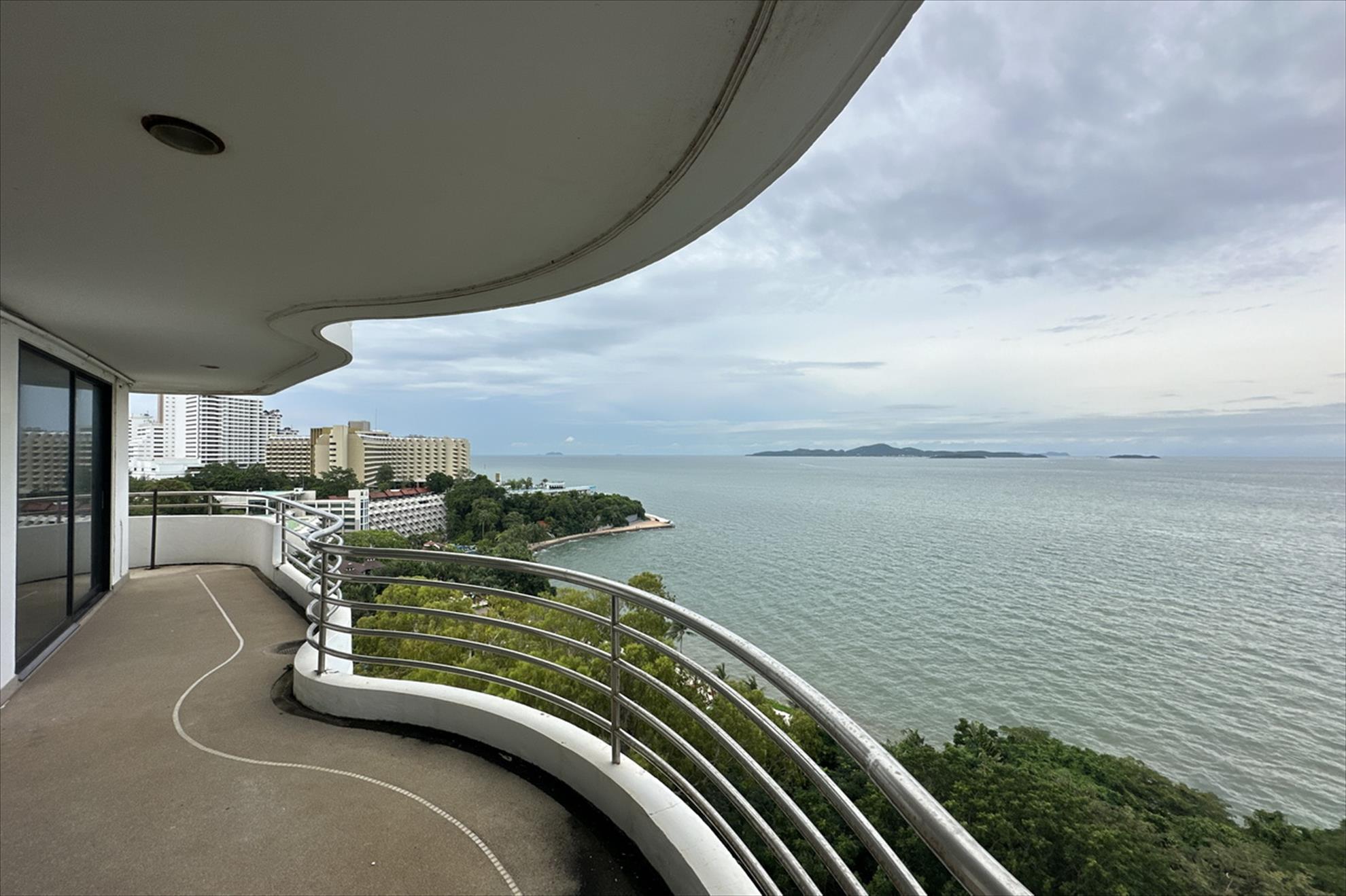 Pattaya Phratamnak Royal Cliff Garden Condo for Sale for sale in Pratumnak