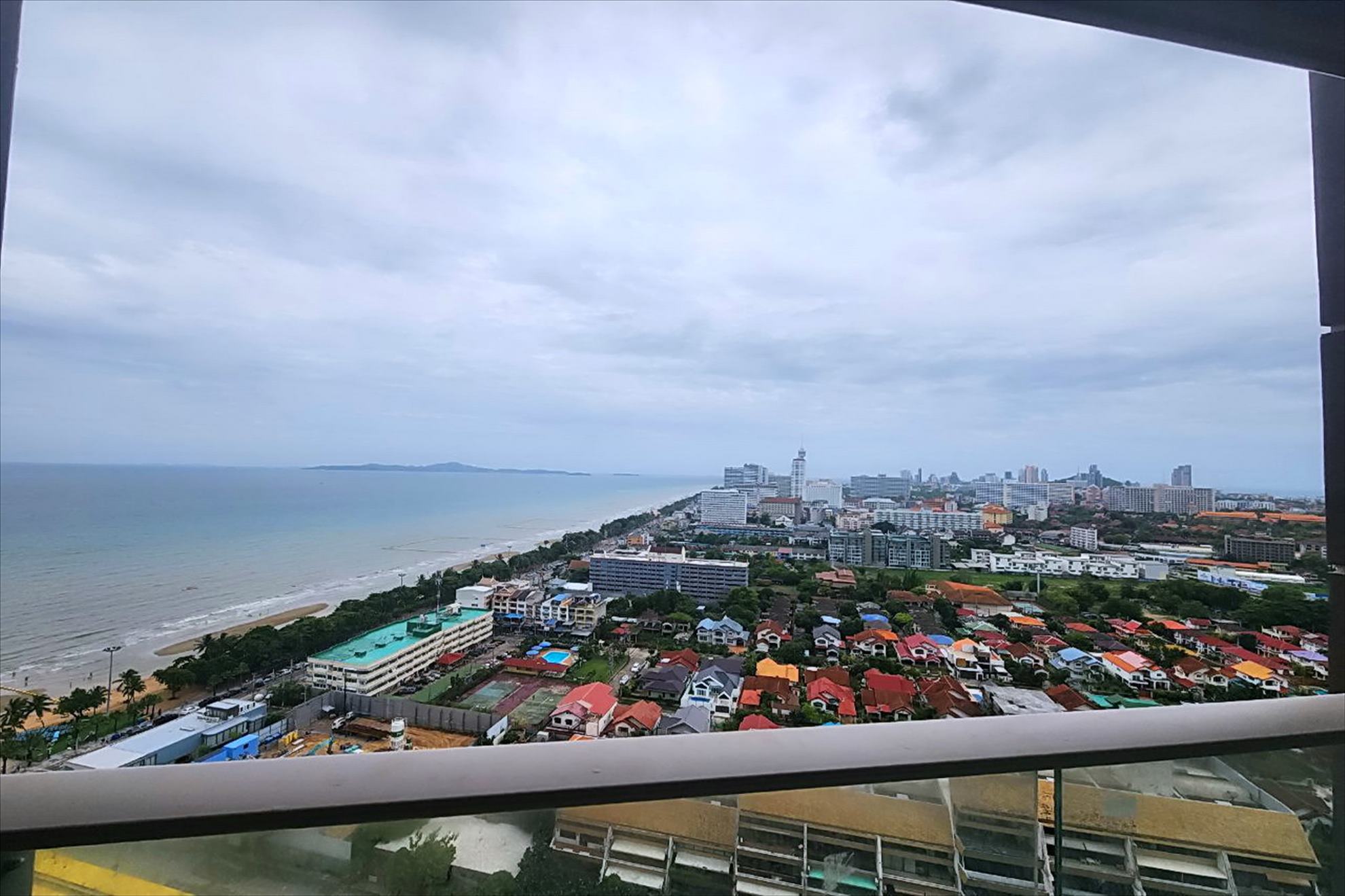 Copacabana Beach Jomtien Condo zu verkaufen 6.16 M. THB