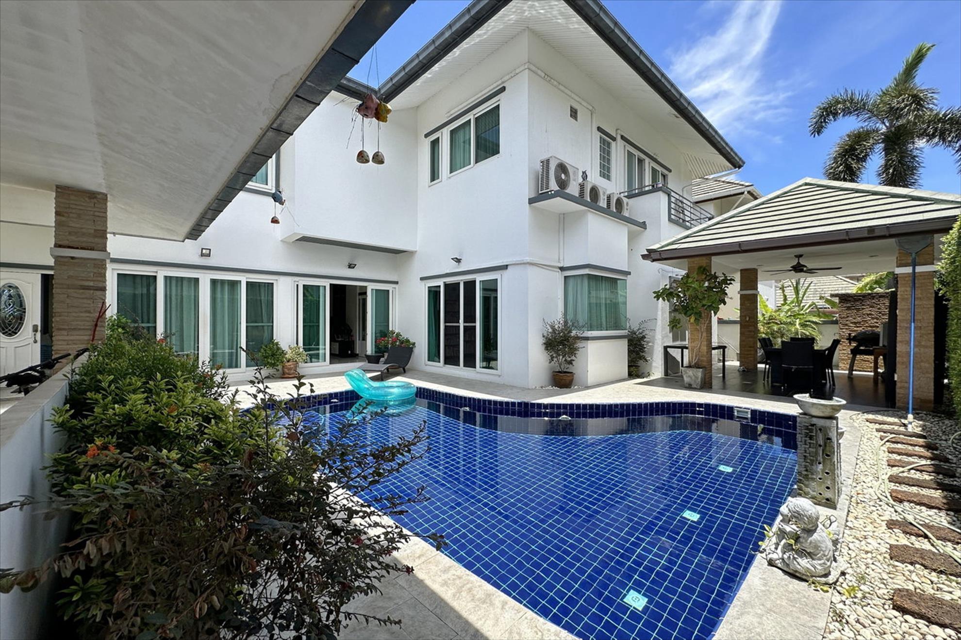 SP Village 5, 2-stöckige freistehende Poolvilla zu verkaufen 13.5 M. THB