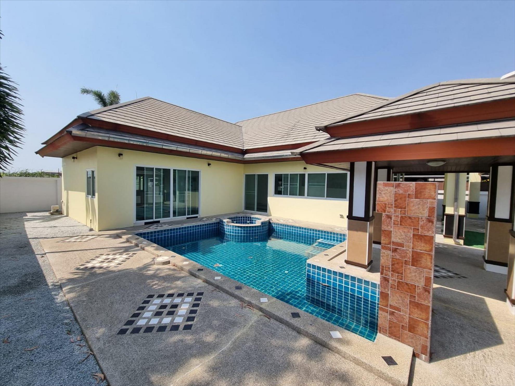 Baan Piam Mongkhon, Moderne freistehende Poolvilla zu verkaufen 6.69 M. THB