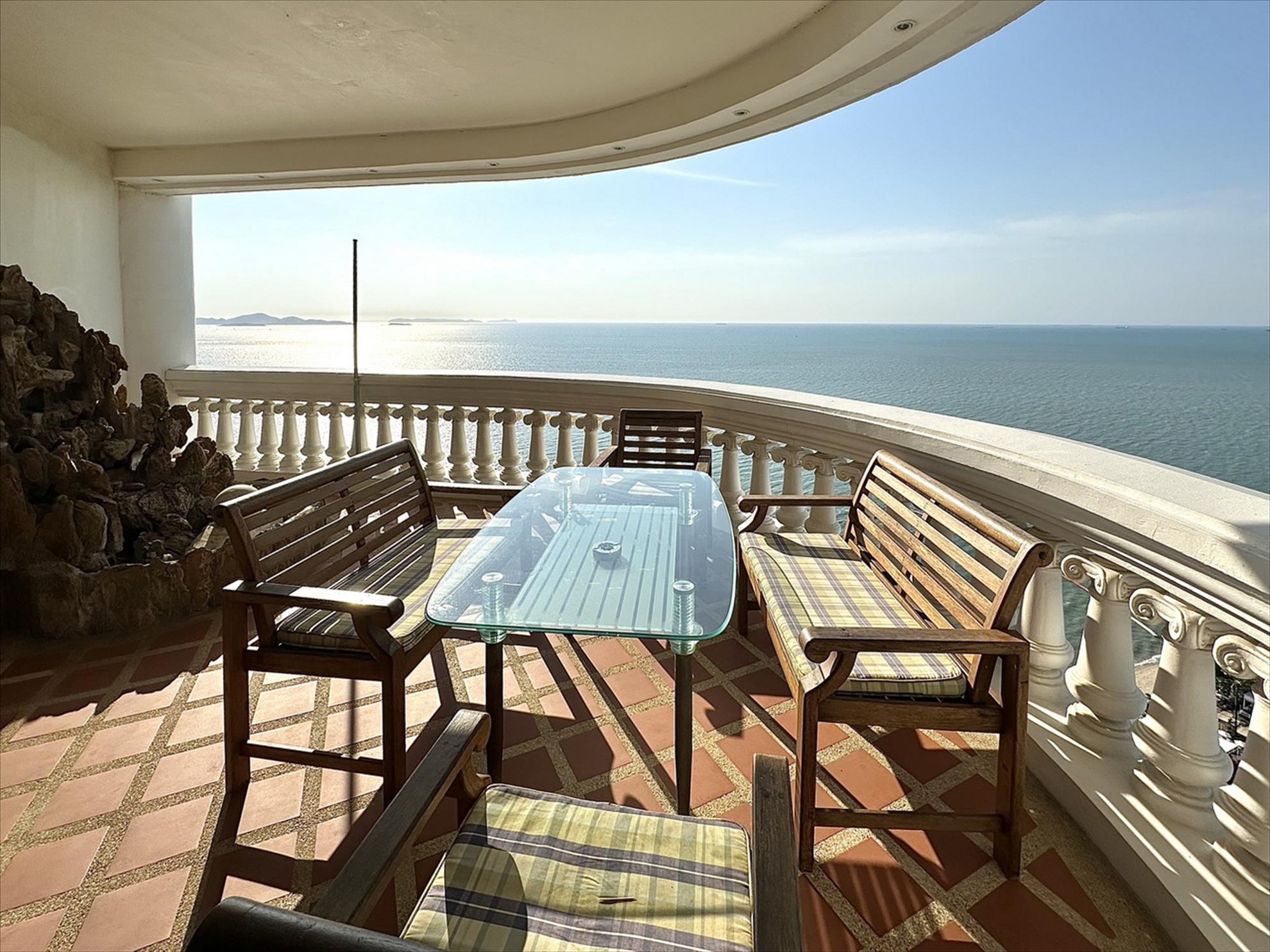 Wongamat Beach, Sky Beach Condo zum Verkauf 9.9 M. THB