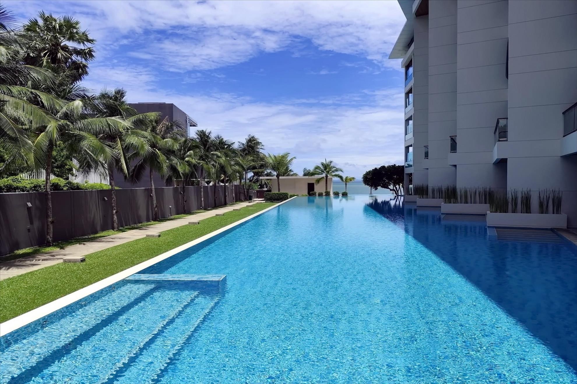 Ananya Beachfront Wongamat Condo zu verkaufen 15.5 M. THB