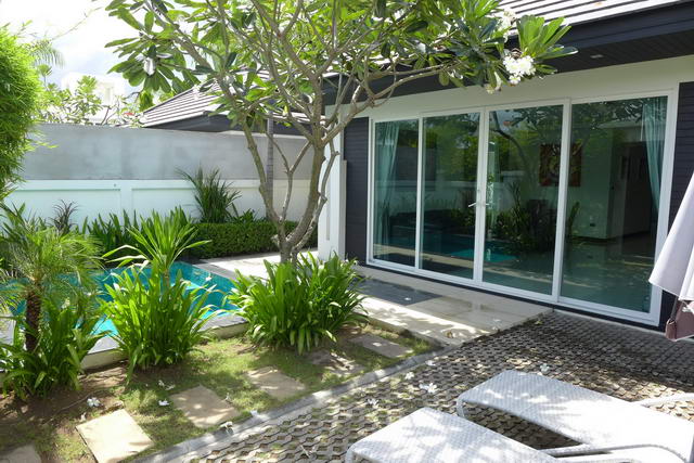 Jomtien Beach Palm Oasis Moderne Thai Pool Villa  zum Verkauf