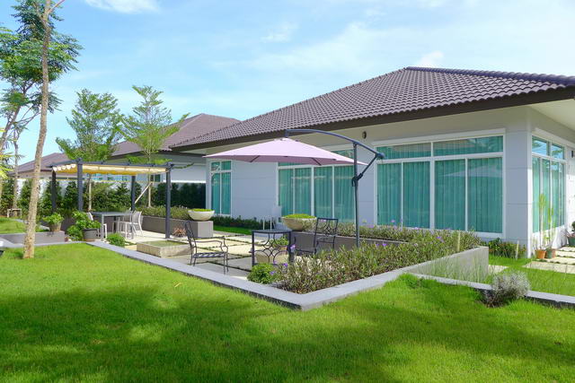 Huay Yai, Panalee Banna Village, New Modern House for Sale