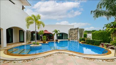 Ost Pattaya Santa Maria Floridian Pool Villa zu verkaufen