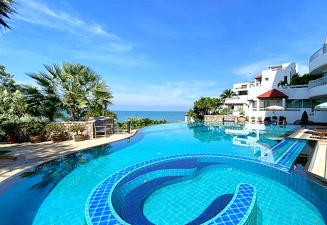 Nord Pattaya Baan Rimpha Villa in Strandlage