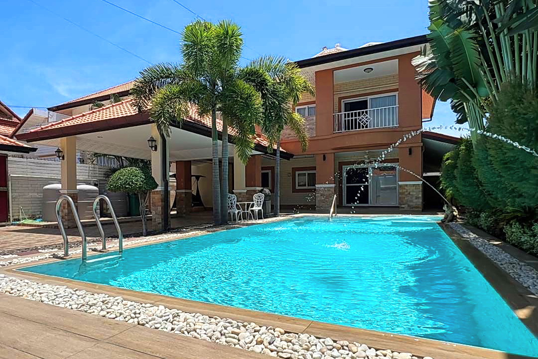Süd Pattaya Freistehende Poolvilla zum Verkauf